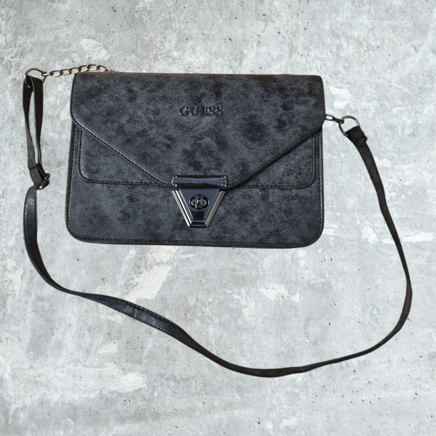 GUESS Umhängetasche / Clutch schwarz