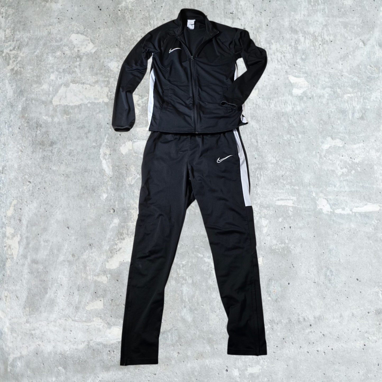 NIKE Trainingsanzug Set M (Jacke + Hose)